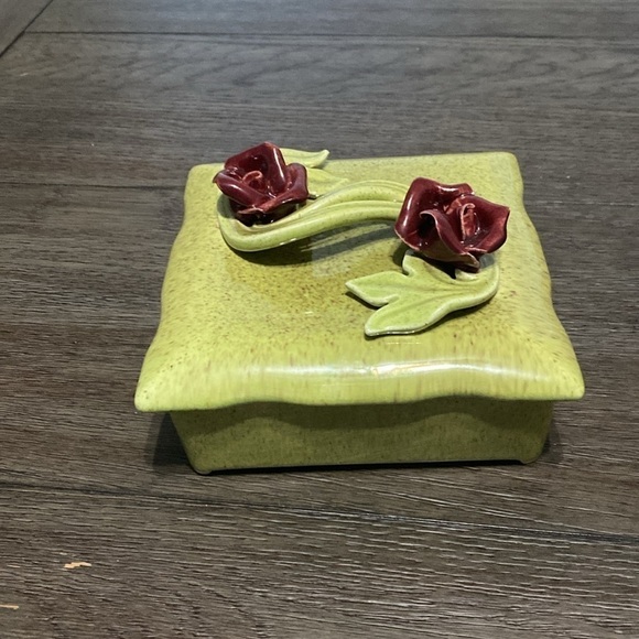 Vintage green and rose hand made hand painted jewelry or trinket box - Picture 11 of 11